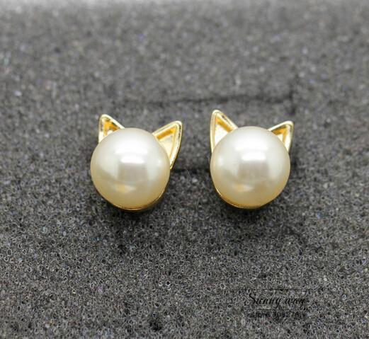 Faux Pearl Cat Head Studded Earrings
